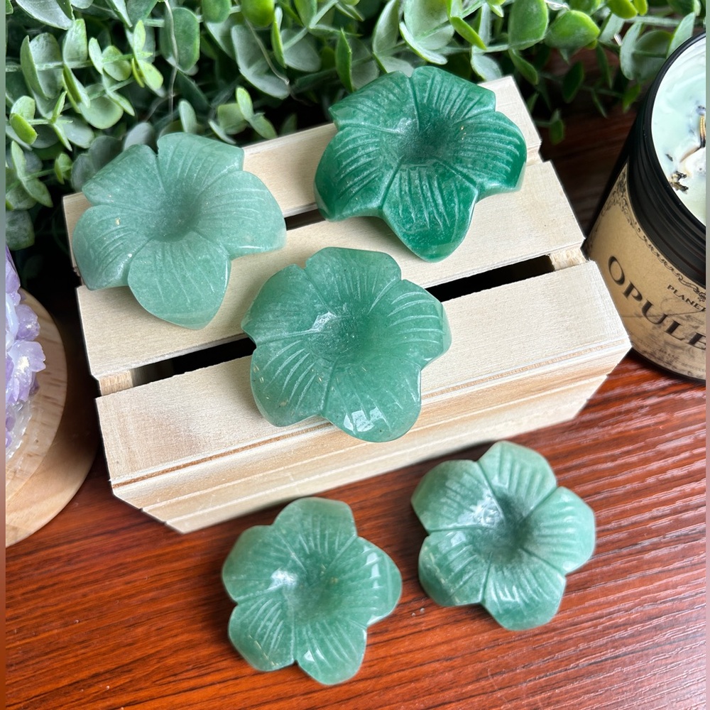 ONE Green Aventurine Flower Carving/Sphere Stand